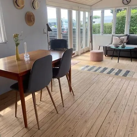 Cosy - 300 M To Beautiful And Cafes Casa de Férias Karrebæksminde