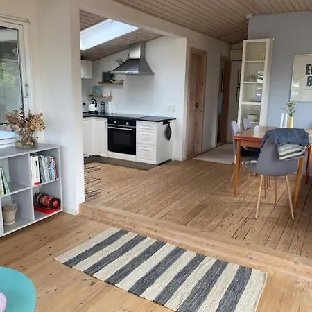 Cosy - 300 M To Beautiful And Cafes *